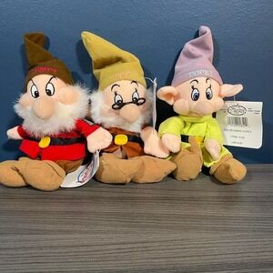NWT Vintage 1990s Disney Store Snow White Seven Dwarfs Mini Bean Bag Plush Set
